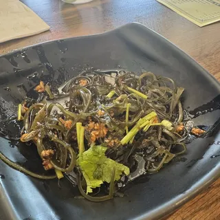B4. Spicy Seaweed Salad