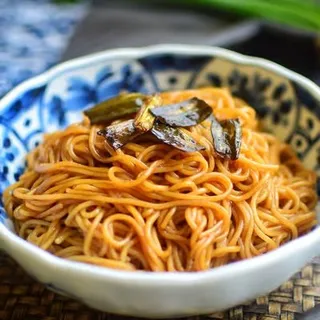 D11. Shanghai Scallion Oil Noodles