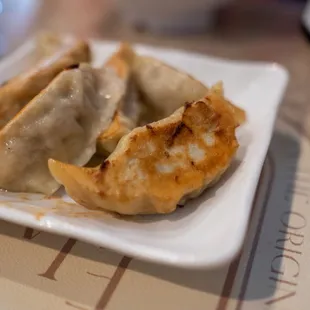 豬肉香蔥鍋貼 Pork &amp; Scallion Pot Stickers