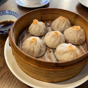 Pork-and-crab soup dumplings ~ juicy!