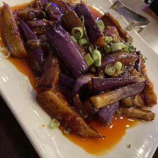 V7. Eggplant W. Garlic Sauce