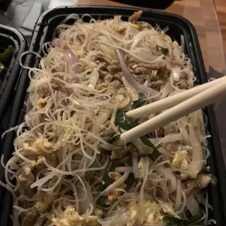 N12. Stir Fried Noodle W. Beef & Vegetable In Satay Sauce