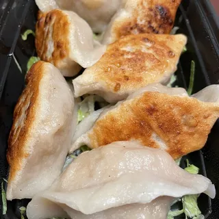 D10. Taiwan Style Fried Dumplings