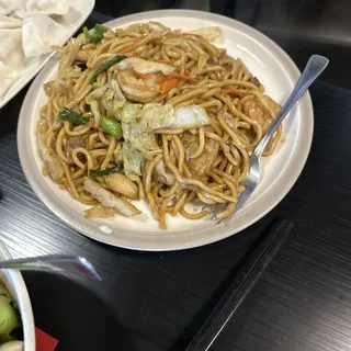 4. Seafood Chow Mein