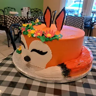 a cake decorated like a fox