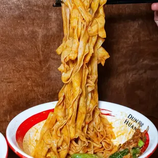 N4. Spicy Oil Spill Noodles (@joeynht)