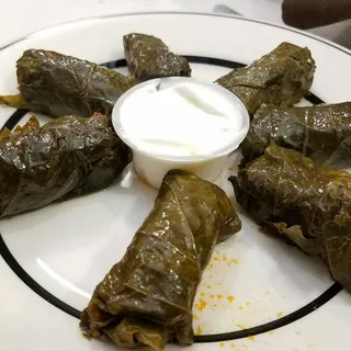 Stuffed Grape Leaves Rolls/Sarmale in Vita