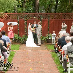 Three-tiered garden can accommodate over 200 guests and includes amplification.  www.DuncanEstate.com, www.Facebook.com/Duncan.E