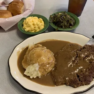 Hamburger steak, mac 'n' cheese and collards. Yum!