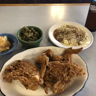 Fried chicken dinner that was good and cheap!