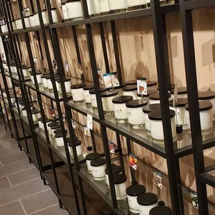 Rows of candles to smell to find your favorite scents