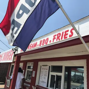 Welcome to Dune Burger! No mask No Service!