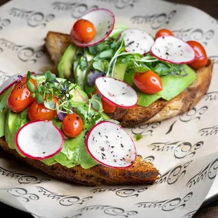 Avocado Toast with Tomato Confit Photography: Jakob Layman