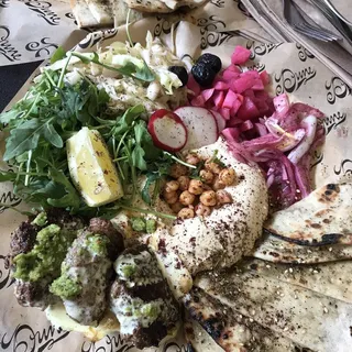 Hummus & Lamb Plate*