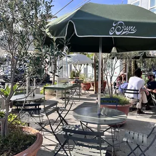Beautiful patio IG: @yum_inthecity