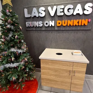 D' Dd blue diamond decor before XMAS Tuesday 12.05.23