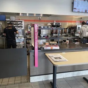 Mobile pick up station