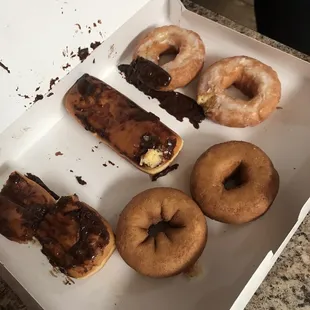  six donuts in a box