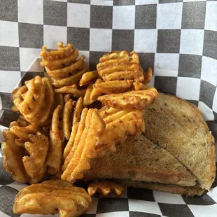 Patty melt and waffle fries