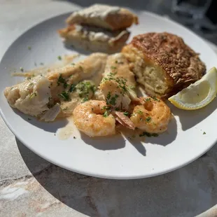 AERABELLA'S SEAFOOD PLATTER with scalloped potatoes - super delicious!