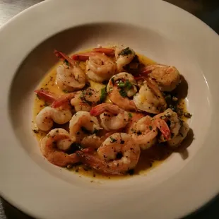 a plate of shrimp and shrimp