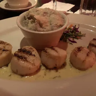 Grilled Scallops with Herb Cream Sauce