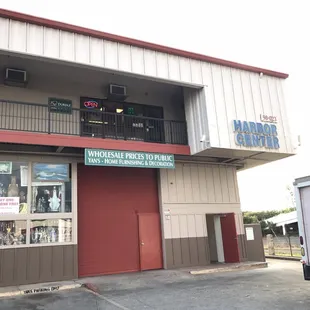 Located on the second floor of Harbor Center. Right above Yan's - Home Furnishing &amp; Decoration.
