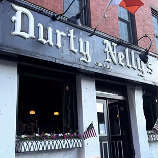 the outside of a restaurant