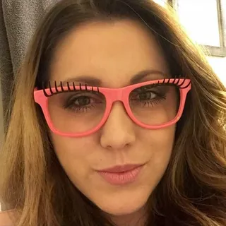 Nikkie F.
