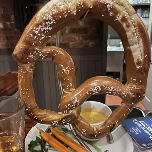 Delicious giant pretzel with cheese sauce. So many great menu options; I'll be back.