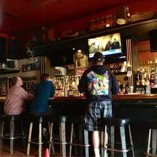 Gearing up for the Big Game, they have 5 TVs in here!