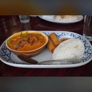 Curry and egg roll rice plate