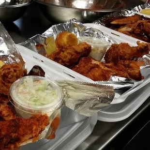 chicken wings and fried chicken, bbq chicken, bbq wings, chicken, chicken wings, fried chicken, poultry, food, fried chicken wings