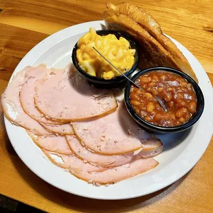 Turkey with Mac &amp; Cheese, Baked Beans, and Garlic Bread (the best part)