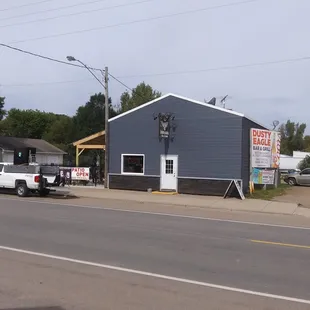 a truck parked in front of the restaurant