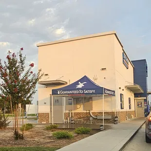 a car parked in front of a building