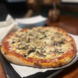 mushroom onion pizza
