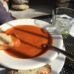 Tomato basil soup