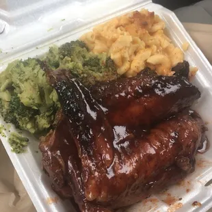 Bbq turkey wings..... Mac and cheese and broccoli as sides.
