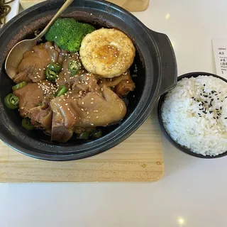 Yellow Braised Pork Trotter ()