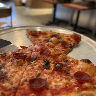 Pepperoni pizza with oregano
