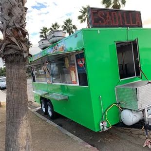 a green food truck