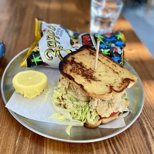 Oyster sandwich on potato bread