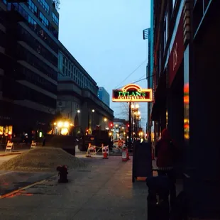 Great layover spot near Union Station in Chicago.