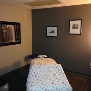 Comfortable and relaxing massage room