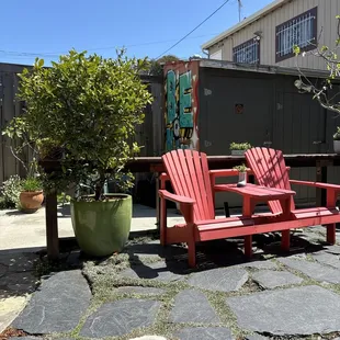 Outdoor seating in the back :)