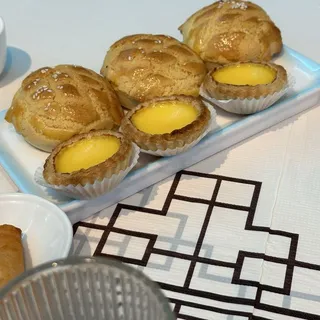 T54 Pineapple Roast Pork Bun T54