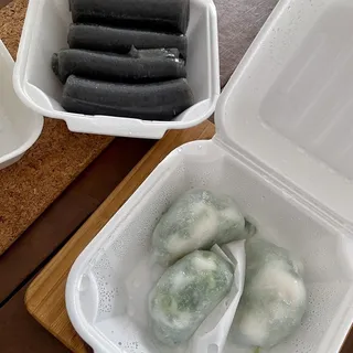 T60 .Black Sesame Rolls T60