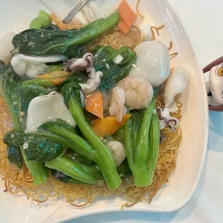 D1.seafood Fried Noodle /