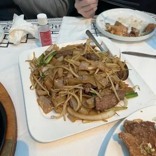 D8.beef Chow Foon (Stir Fried)